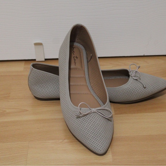 me too Shoes - Me Too Taupe Pointed Toe Ballet Flats | Work Office Minimalist | Size 9.5